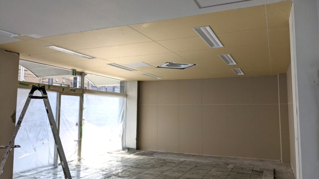 店舗内 天井照明・電源設備工事